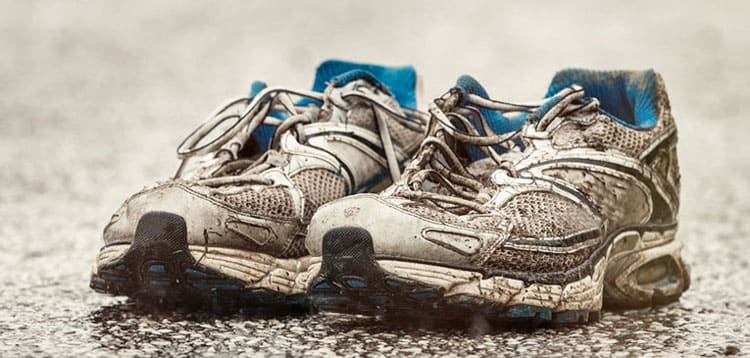 scarpe da corsa rovinate